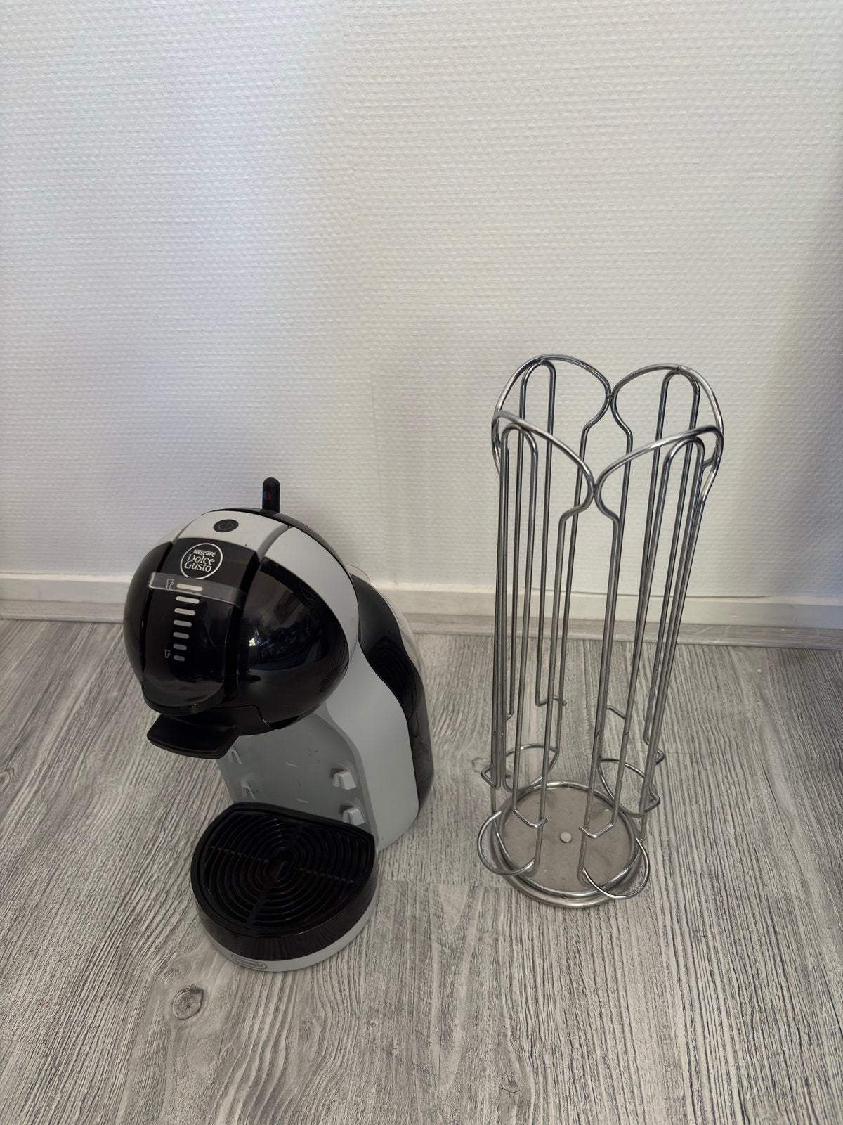 Nescafé Dolce Gusto Mini Me met capsulehouder, Ophalen, Koffiepads en cups, Koffiemachine, Zo goed als nieuw