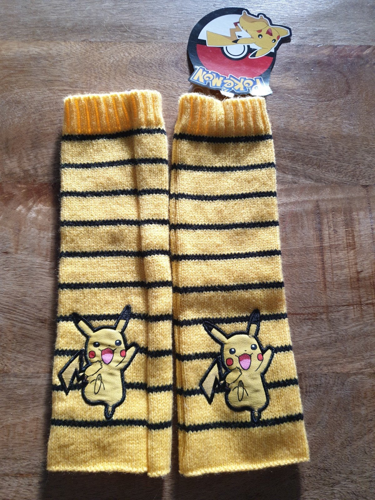 Lange Pikachu handschoenen / armwarmers - Bioworld Europe, Maat 38/40 (M), Nieuw, Ophalen of Verzenden, Handschoenen
