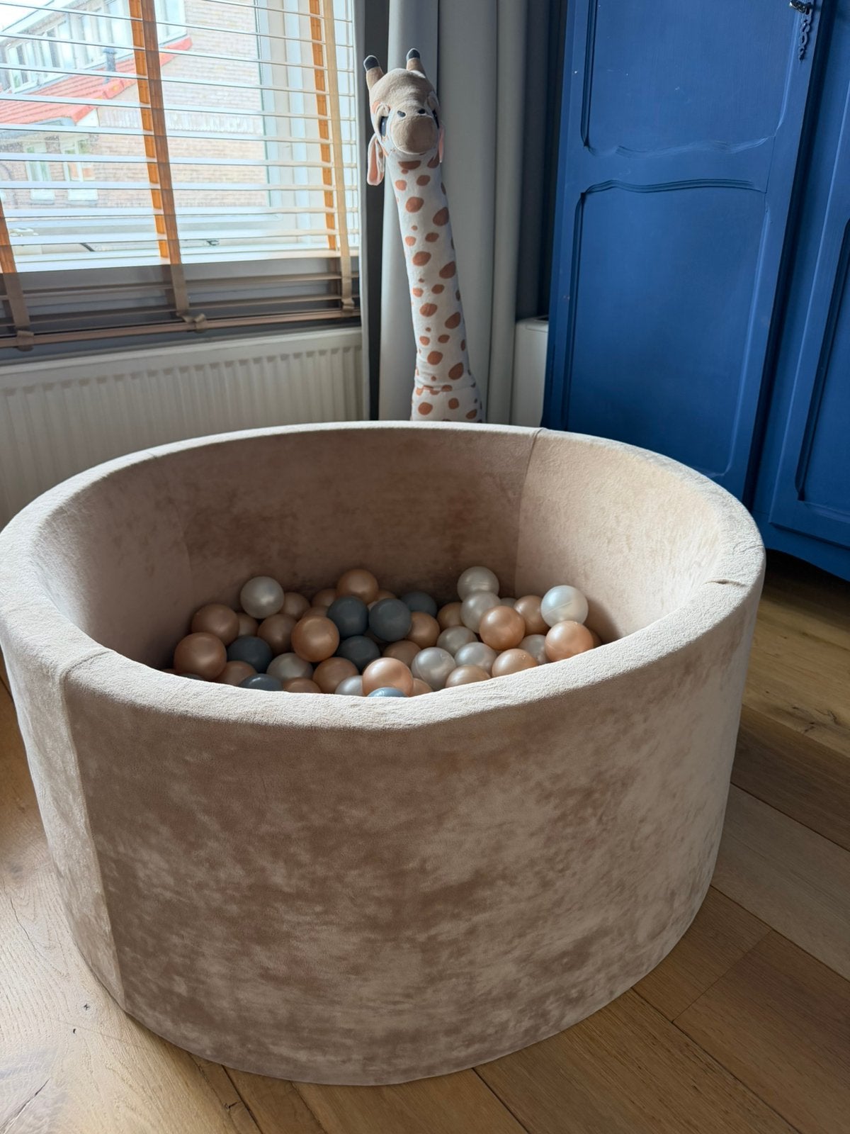Misioo ballenbak XL 90x40 velvet goud/beige, Ophalen, Zo goed als nieuw, Overige typen