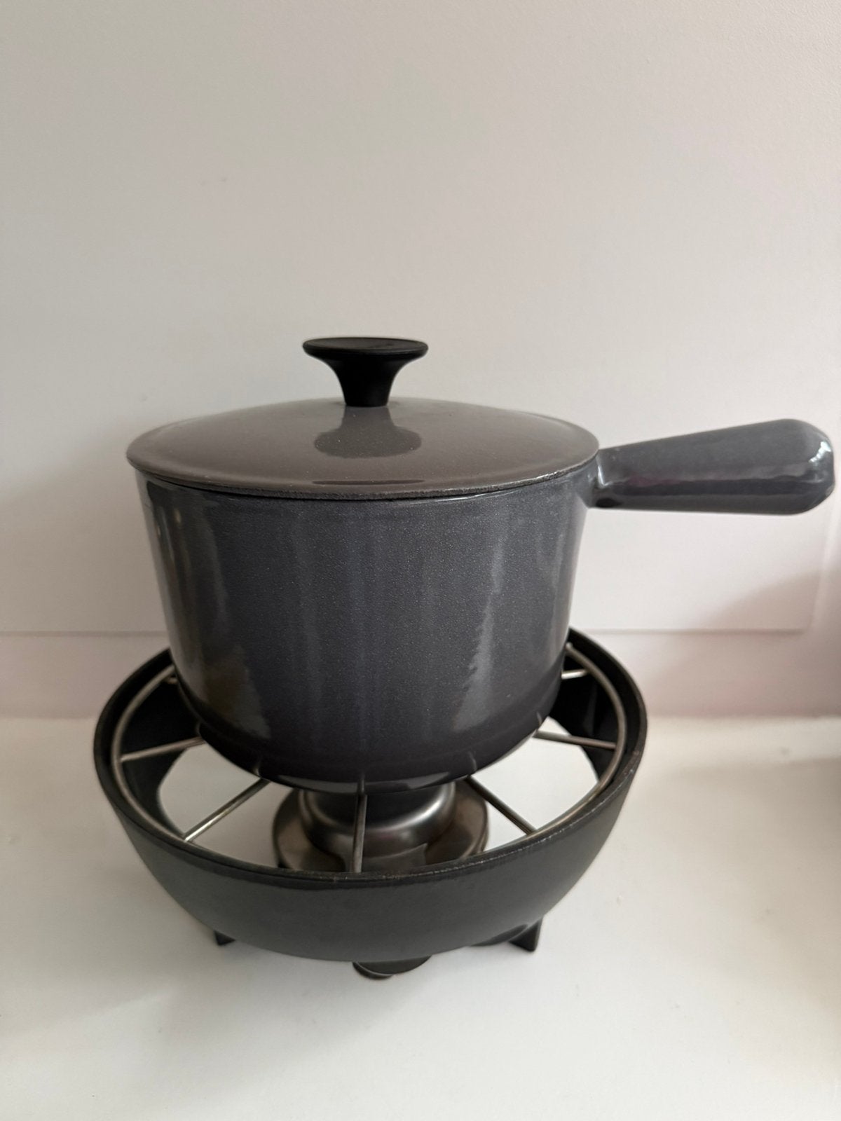 Cousances Le Creuset grijze gietijzeren emaille fonduepan, Ophalen of Verzenden, Zo goed als nieuw, Fondueset