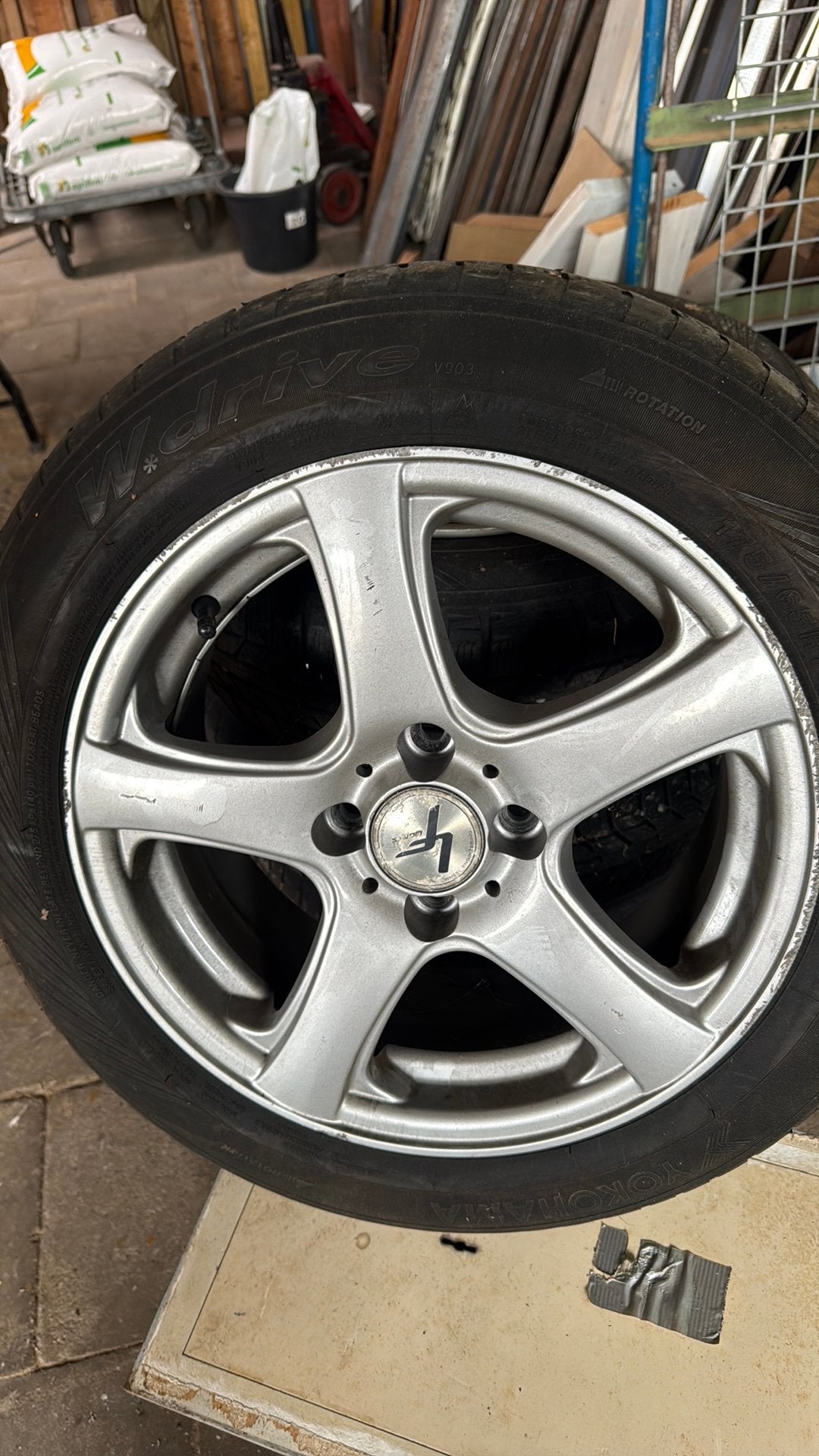 Winterbanden met velg toyota yaris, Ophalen, 15 inch, 175 mm, Banden en Velgen