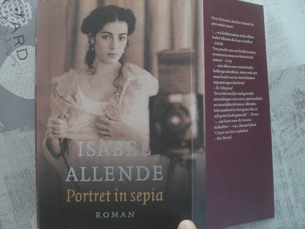 BOEK ISABEL ALLENDE-PORTRET IN SEPIA., Gelezen, Wereld overig, Isabel Allende, Ophalen of Verzenden
