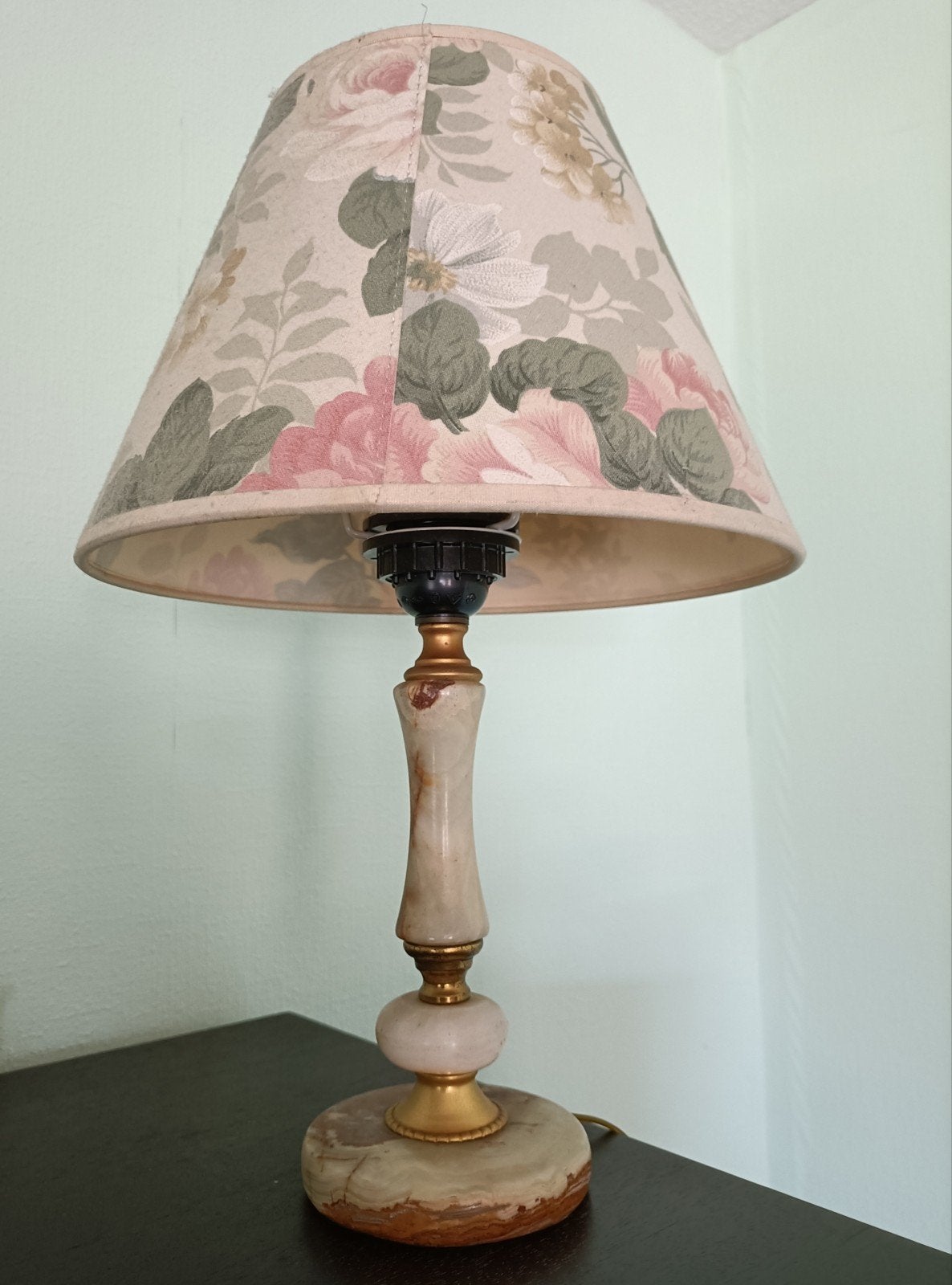 Vintage tafellamp met marmeren voet en bloemenkap, Ophalen