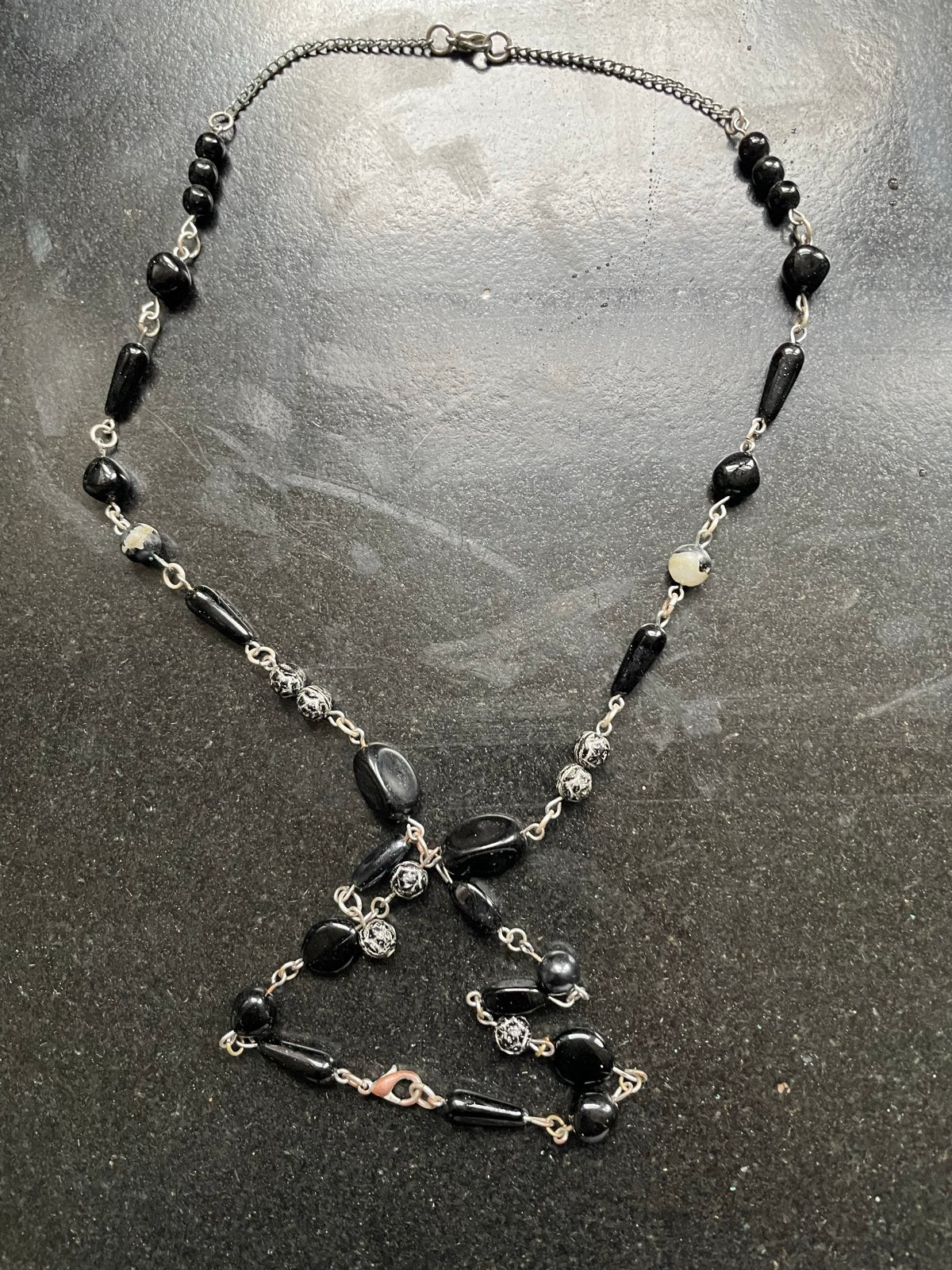 Zwarte kralenketting met accenten, Ophalen of Verzenden, Gebruikt, Zwart, Overige materialen