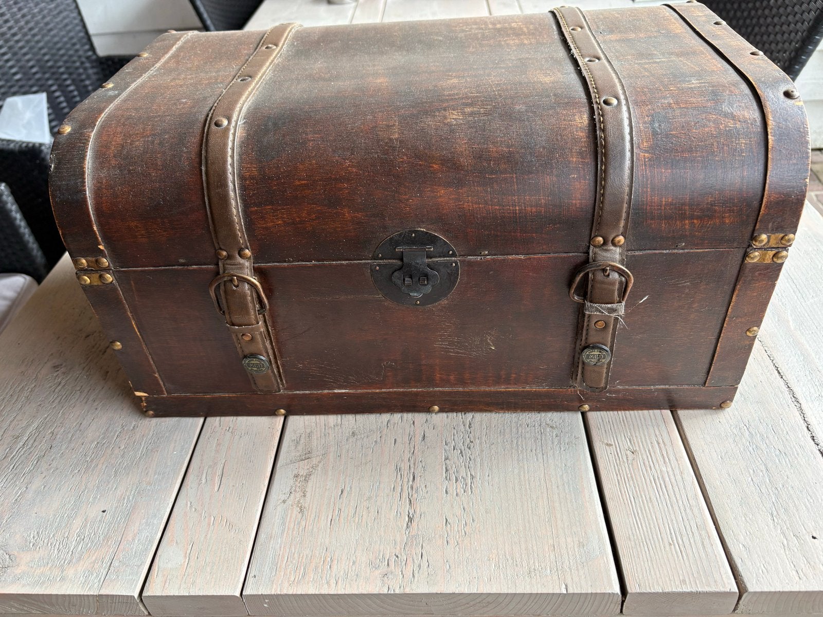 Vintage houten kist met leren banden - MCD Division, Huis en Inrichting, Ophalen, Gebruikt, 50 tot 100 cm, 5 – 50