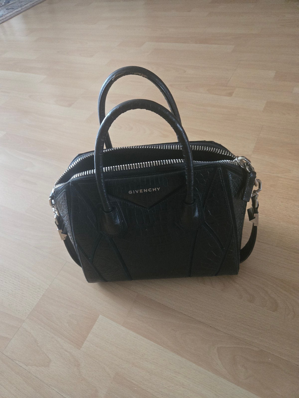 Givenchy Antigona Zwart Krokodillenleer Handtas, Ophalen of Verzenden, Zo goed als nieuw, Zwart, Schoudertasje
