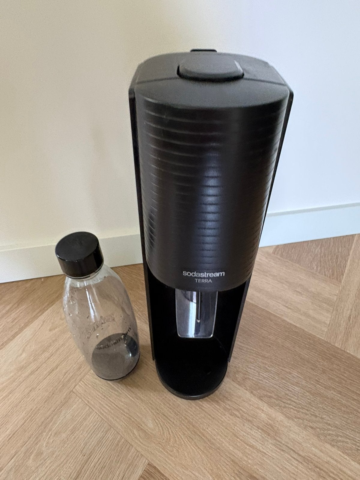 SodaStream Terra Zwart met 2 flessen, Witgoed en Apparatuur, Overige Witgoed en Apparatuur, Zo goed als nieuw, Ophalen