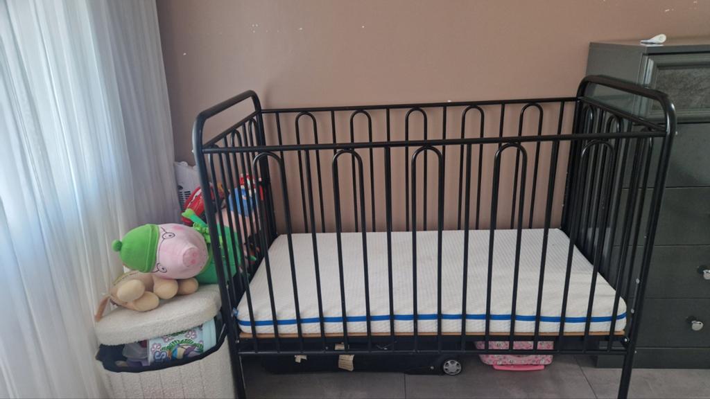 Ijzeren zwarte ledikant, Kinderen en Baby's, Babywiegjes en Ledikanten, Ophalen, Gebruikt, Ledikant