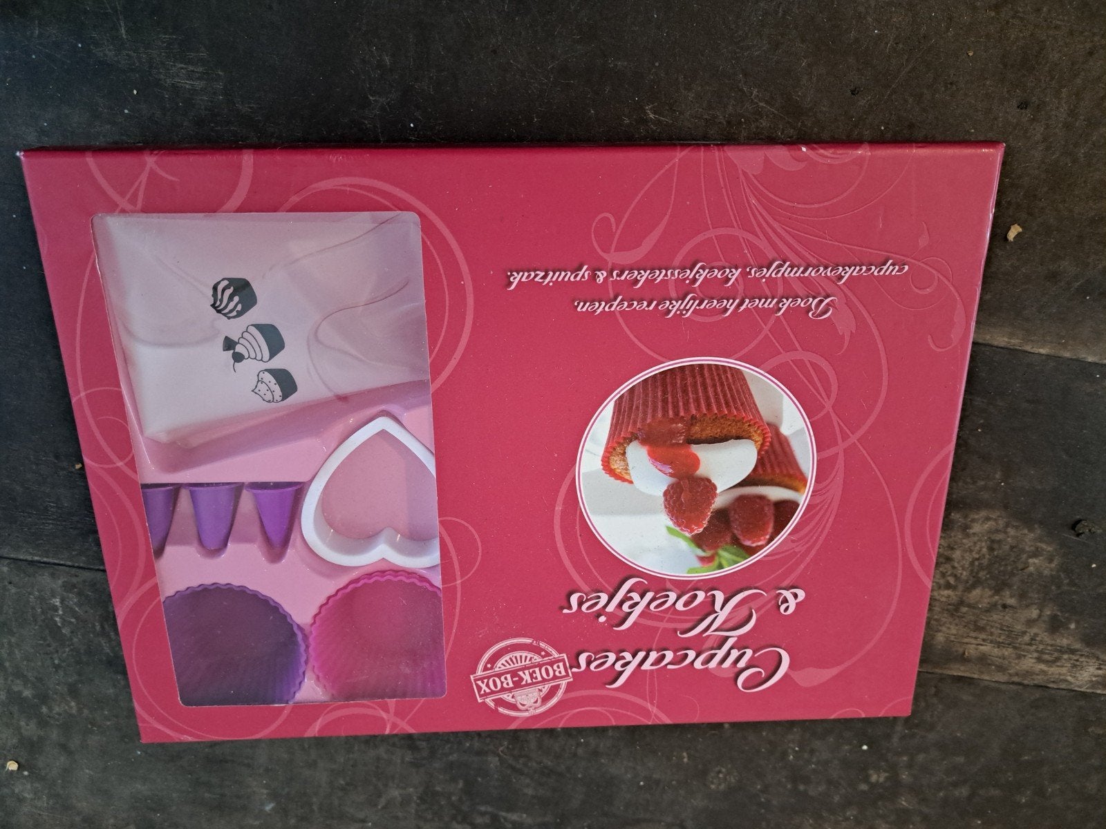 Cupcakes & Koekjes Boek-Box met bakbenodigdheden, Boeken, Onbekend, Ophalen of Verzenden, Zo goed als nieuw, Taart, Gebak en Desserts