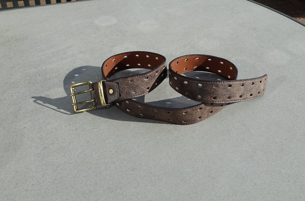 Bruine Jeans riem met goudkleur gesp 115 x 3,7 cm - nieuw, Kleding | Heren, Riemen en Ceinturen, Bruin, Nieuw, Riem of Ceintuur