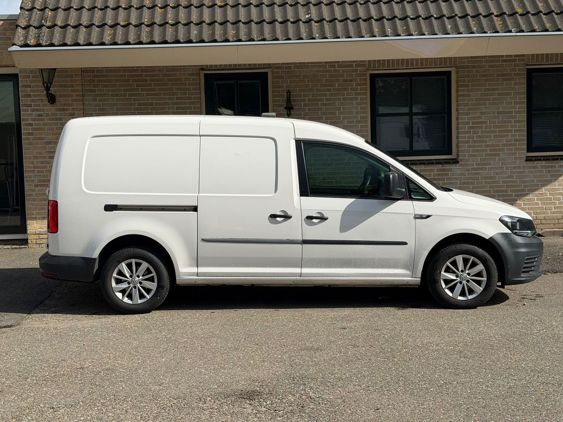 Volkswagen Caddy Maxi 1.0 TSI MAXI | PDC | AIRCO | VELGEN, Auto's, Voorwielaandrijving, Dealer onderhouden, Stof, Gebruikt