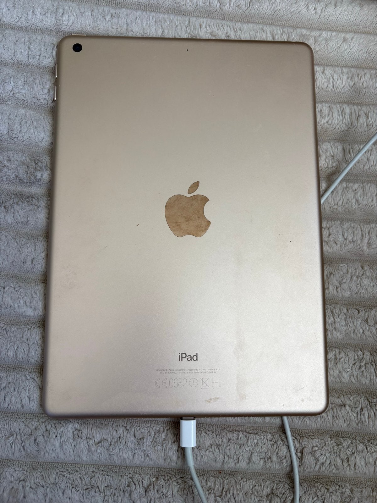 Apple iPad (5e generatie) 128GB Wi-Fi Goud, Computers en Software, Apple iPads, Zo goed als nieuw, Apple iPad, Wi-Fi, 9 inch, 128 GB