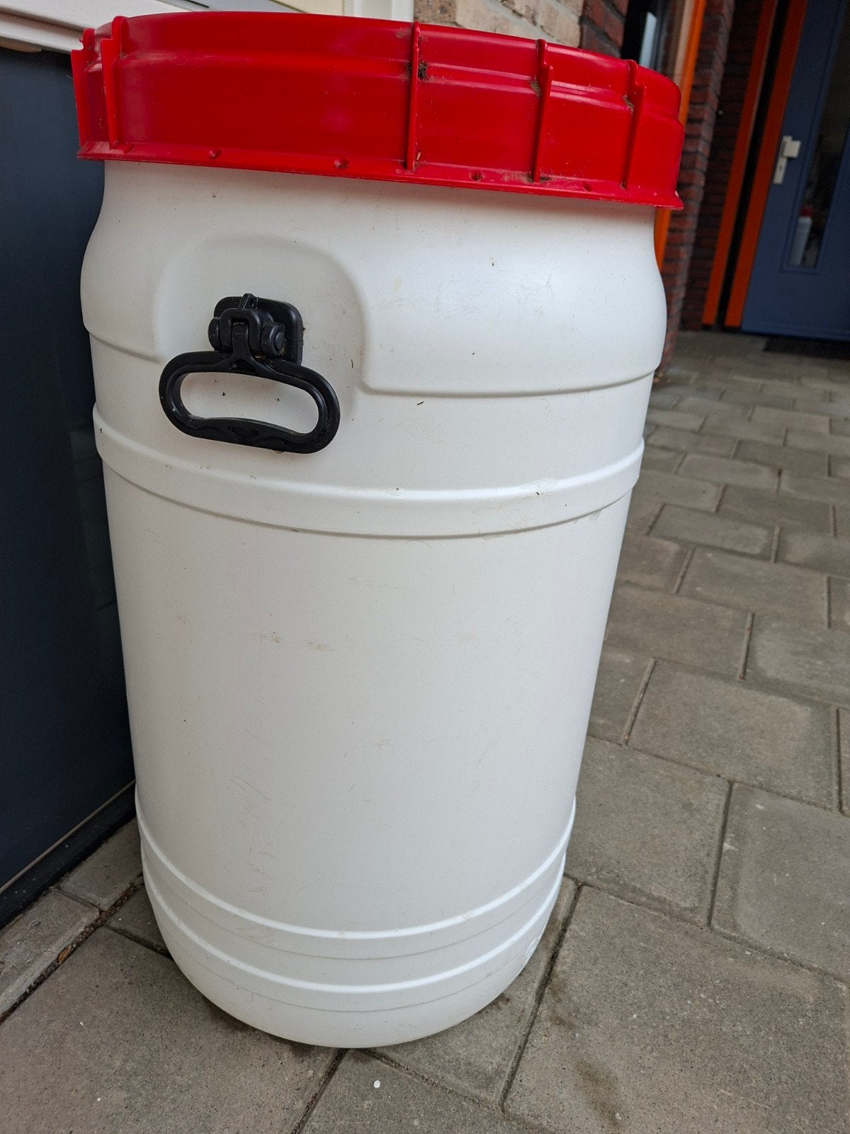 Curtec voerton wit met rood schroefdeksel - 110 ltr, Dieren en Toebehoren, Ophalen, Gebruikt