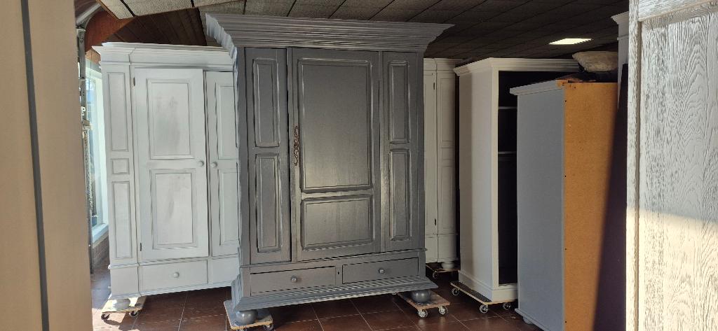 Kledingkasten, slaapkamerkasten, garderobe brocante kasten, Ophalen