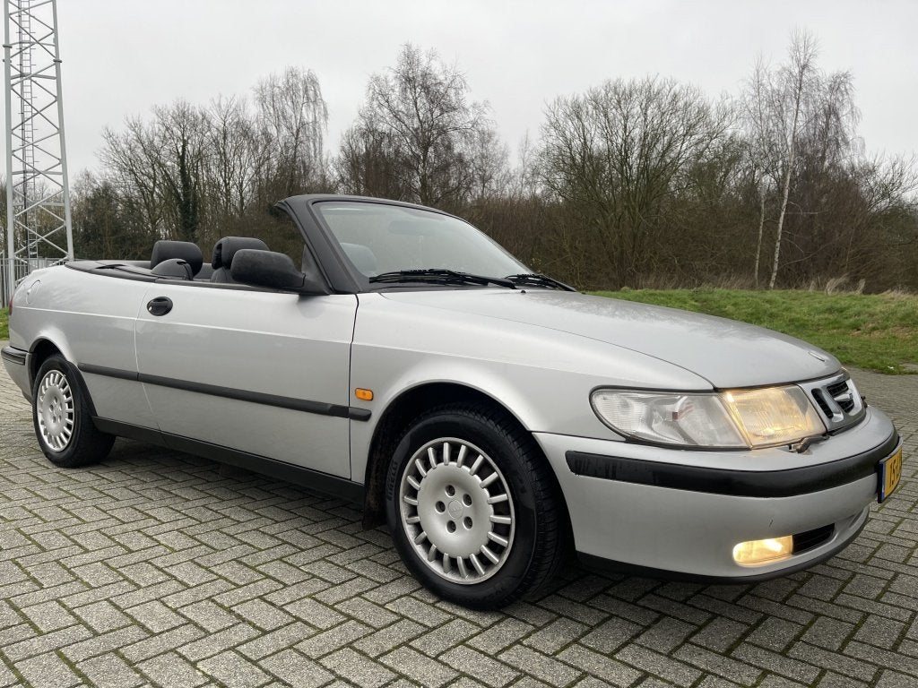 Saab 900 2.0 APK: Nieuw bij aflevering (bj 1996), Auto's, Saab, Euro 2, 1380 kg, Gebruikt, Zwart