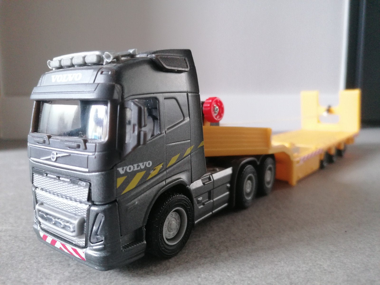Volvo FH16 1:48 Dieplader, Ophalen of Verzenden, Zo goed als nieuw, Bus of Vrachtwagen, Majorette