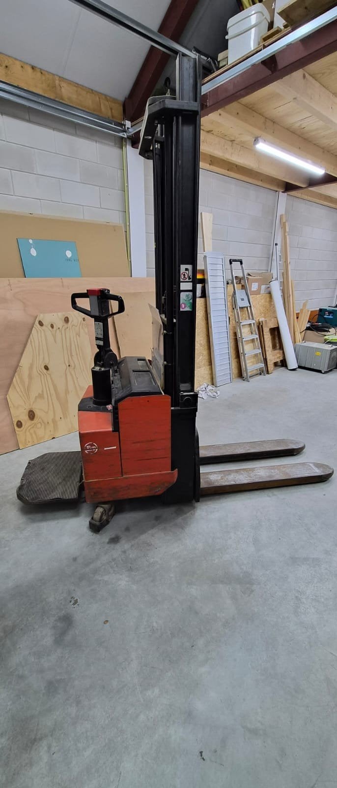 Compacte Palletstapelaar - 3,75m hefhoogte, 2,43m doorrijd, Ophalen, Gebruikt