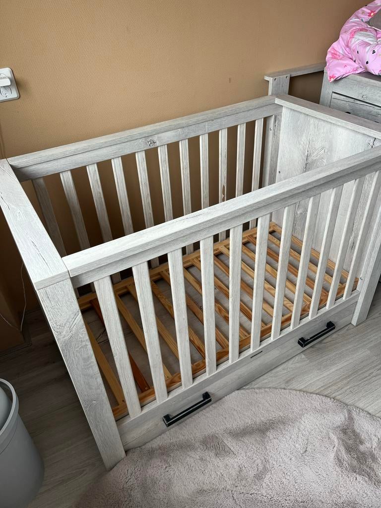 Babykamer set: Ledikant met lade en Commode met verlenger, Ophalen, Gebruikt, In hoogte verstelbaar