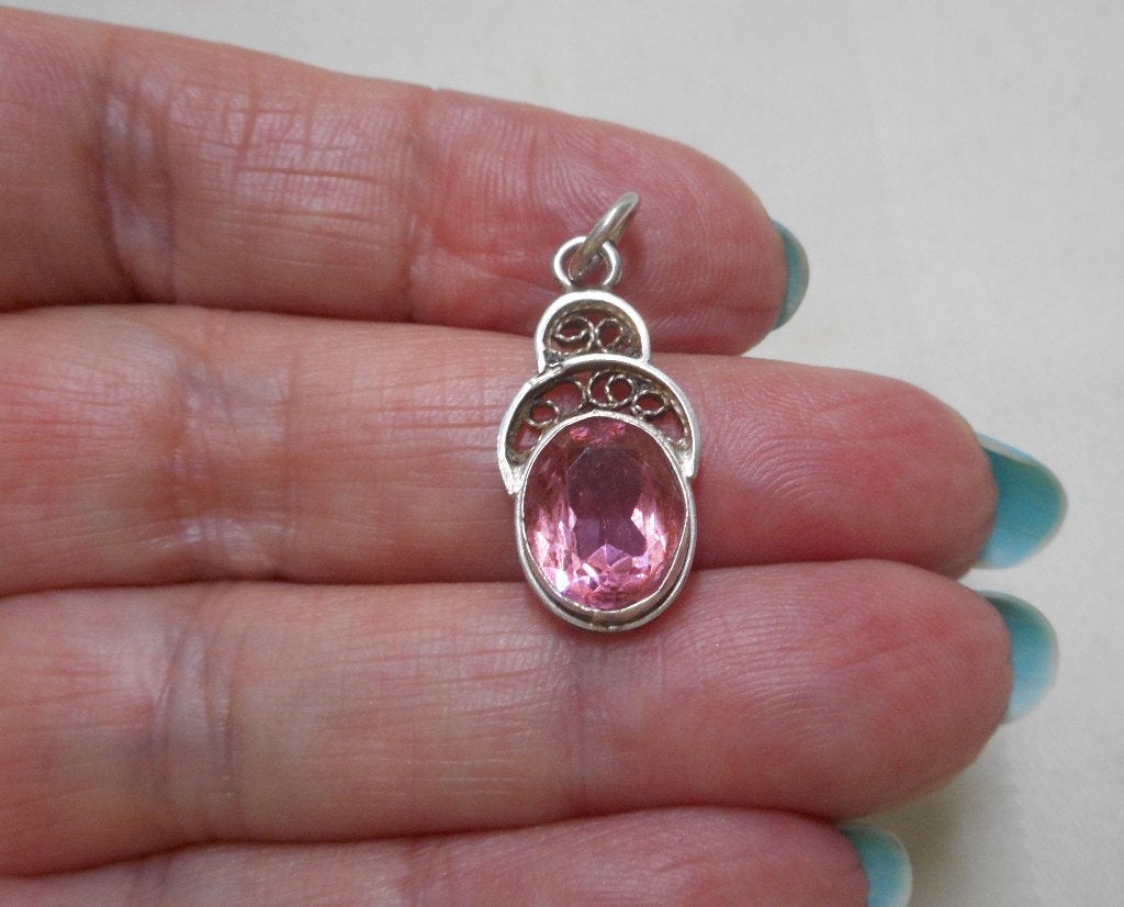 Zilveren antieke hanger met roze steen nr.275