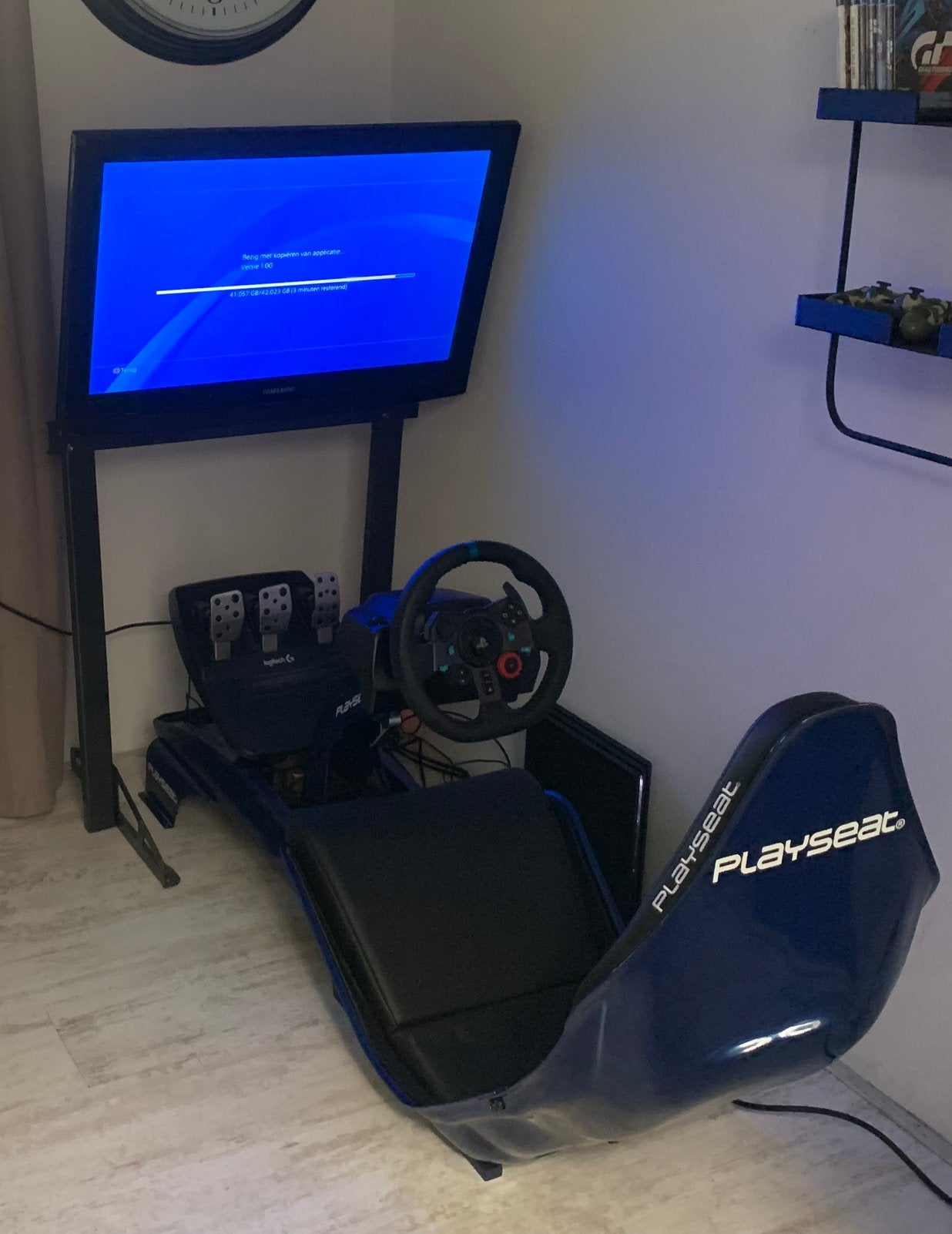 Playseat met stuur, pedalen, tv met steun en PS4, Ophalen, Zo goed als nieuw