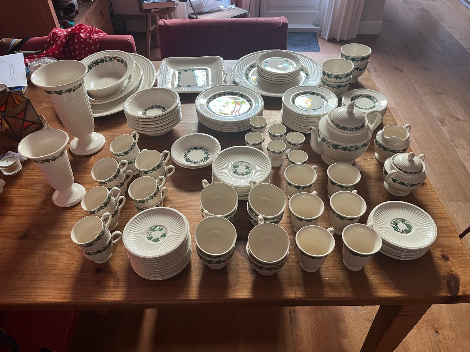 Uitgebreid wedgwood Stratford servies   88 delig, Ophalen, Gebruikt, Compleet servies, Klassiek