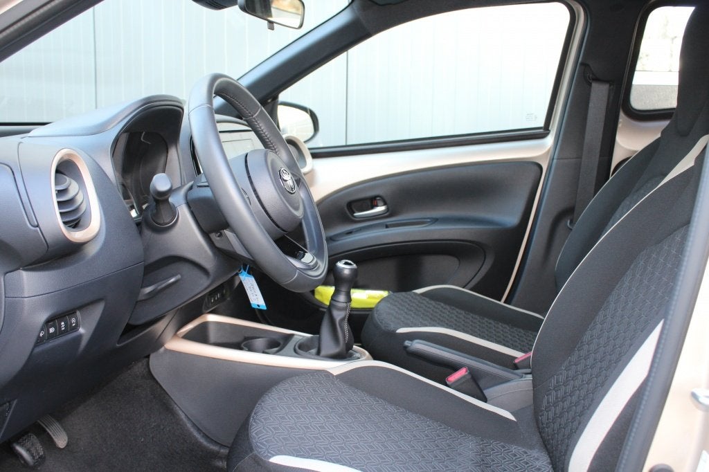 Toyota Aygo X 1.0 VVT-i MT Envy (Handgeschakeld)| Luxe Bi-To, Auto's, 12 maanden, Stof, Gebruikt, 4 stoelen