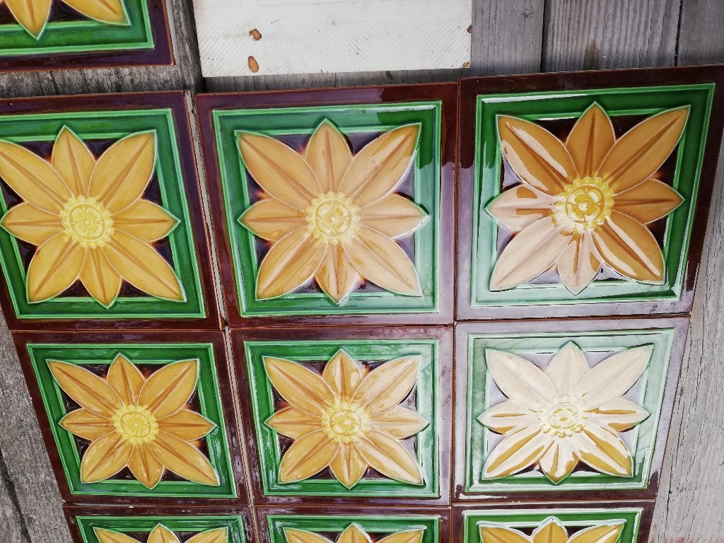 36 stuks Antieke wandtegels met warmgele afbeelding bloem, Antiek en Kunst, Ophalen