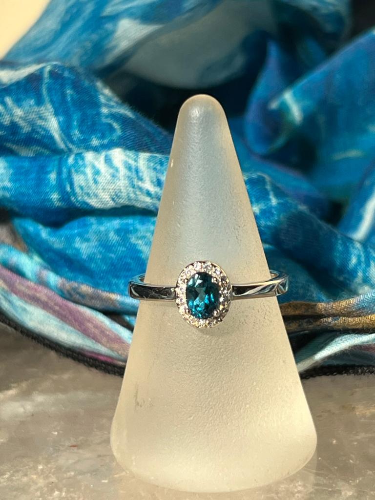 Topaas London blue beschermt intuïtie geluk zeldzaam uniek, Blauw, Nieuw, Ophalen of Verzenden, 17 tot 18