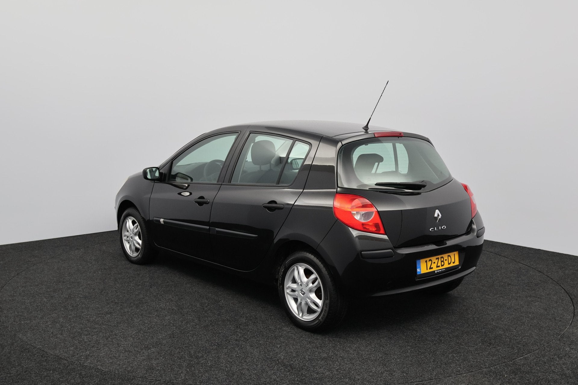 Renault Clio 1.2 TCE Business Line/ Dealer Onderhouden!/ 15', Auto's, Voorwielaandrijving, Dealer onderhouden, Gebruikt, Zwart