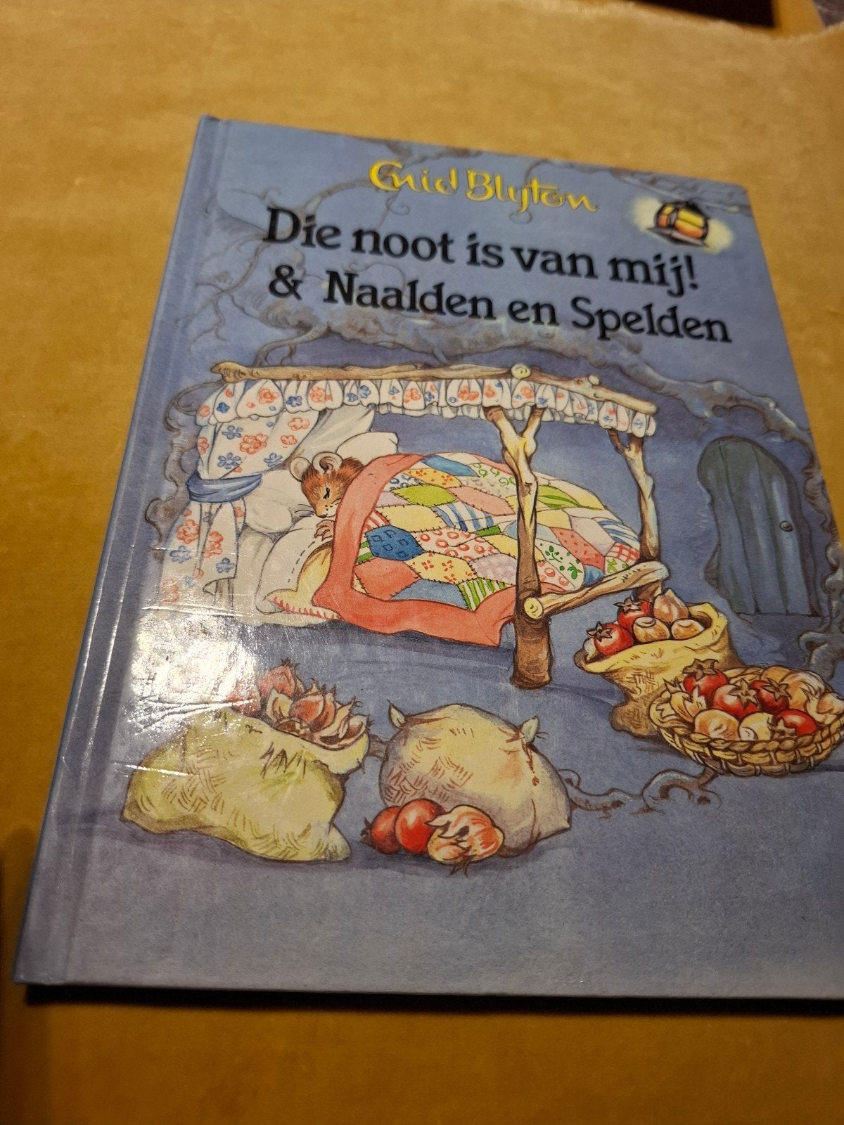 Die noot is van mij! & Naalden en Spelden - Enid Blyton, Ophalen of Verzenden, Zo goed als nieuw, Enid Blyton, Sprookjes