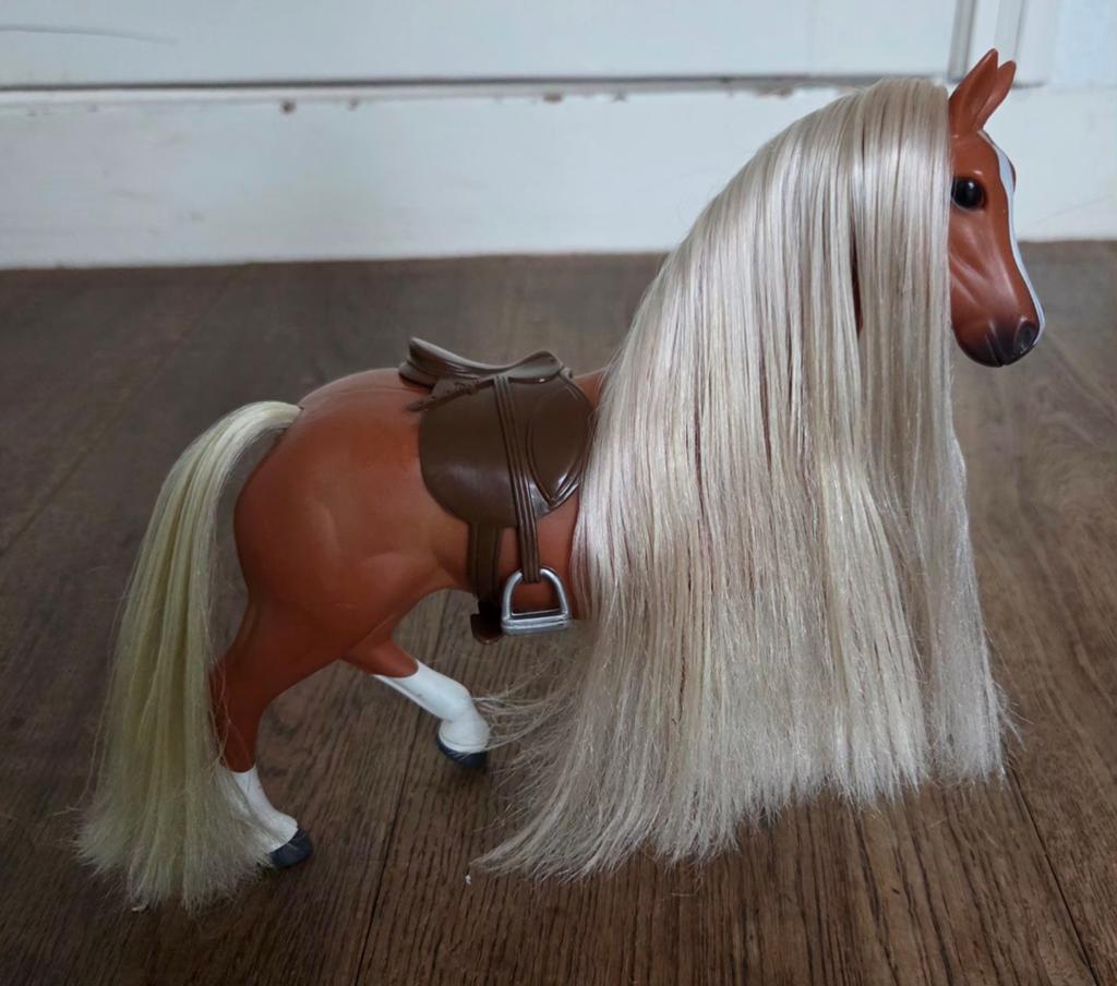 Paard met lange manen incl. kammetje, Ophalen of Verzenden, Zo goed als nieuw, Barbie