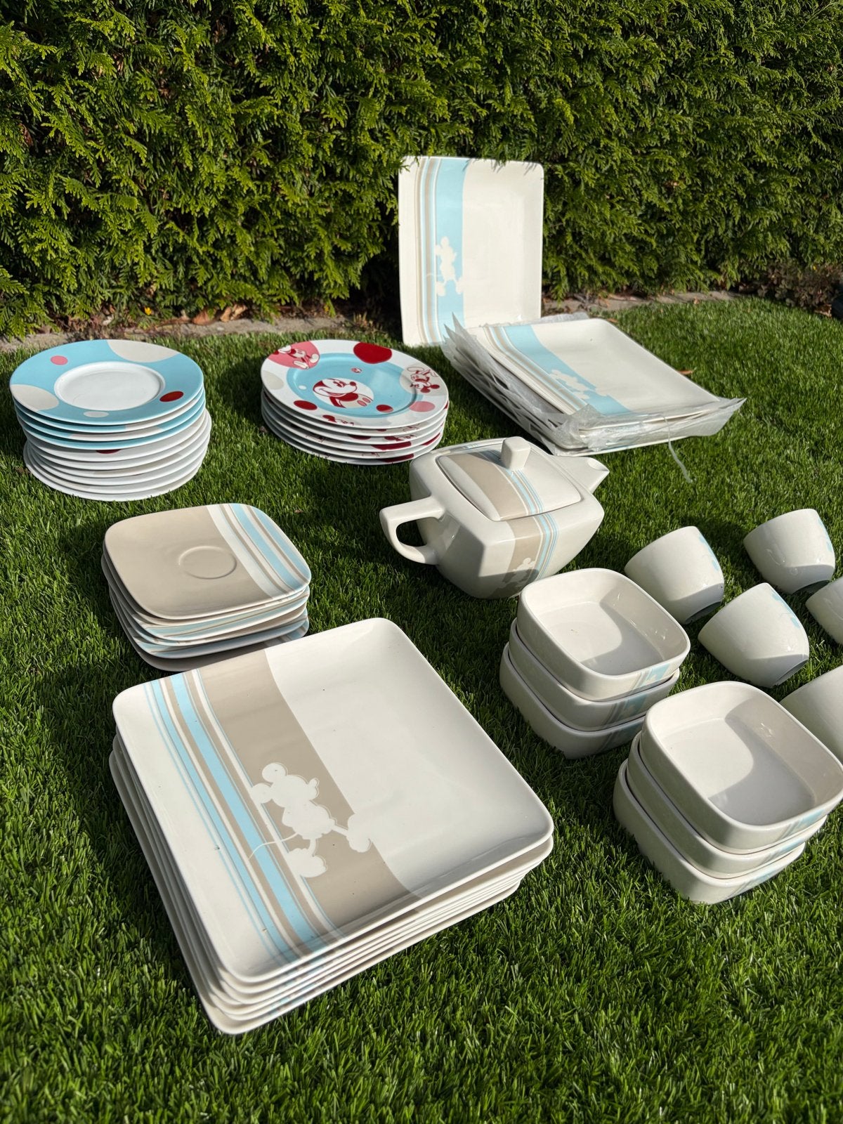 Uitgebreid Disney Servies - Disneyland Parijs Collectie, Ophalen, Overige merken, Keramiek, Zo goed als nieuw