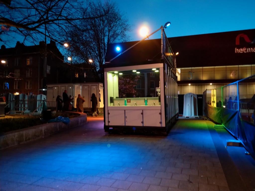 Toiletwagen 14 klepper toilet wagen wc wagen, Hobby en Vrije tijd, Feestartikelen, Ophalen, Overige