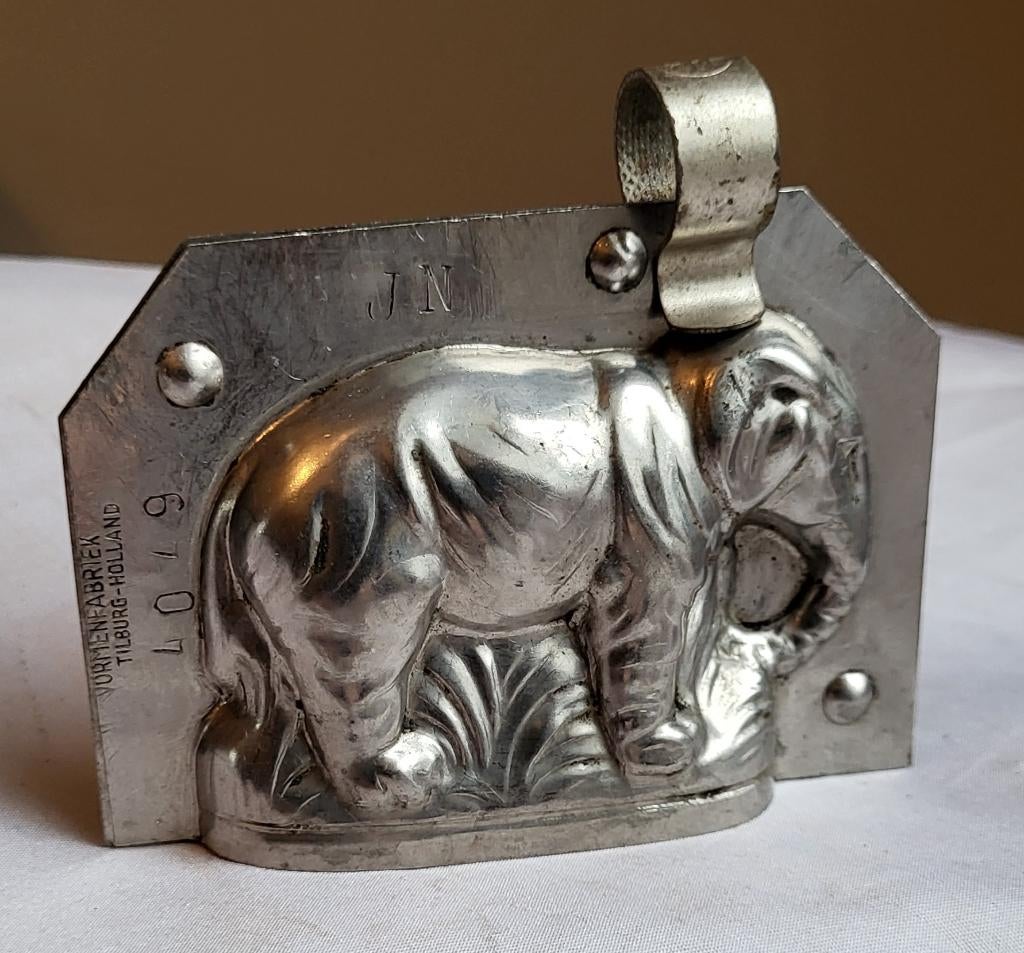 Oude chocoladevorm: OLIFANT in STRUIKGEWAS, Ophalen of Verzenden