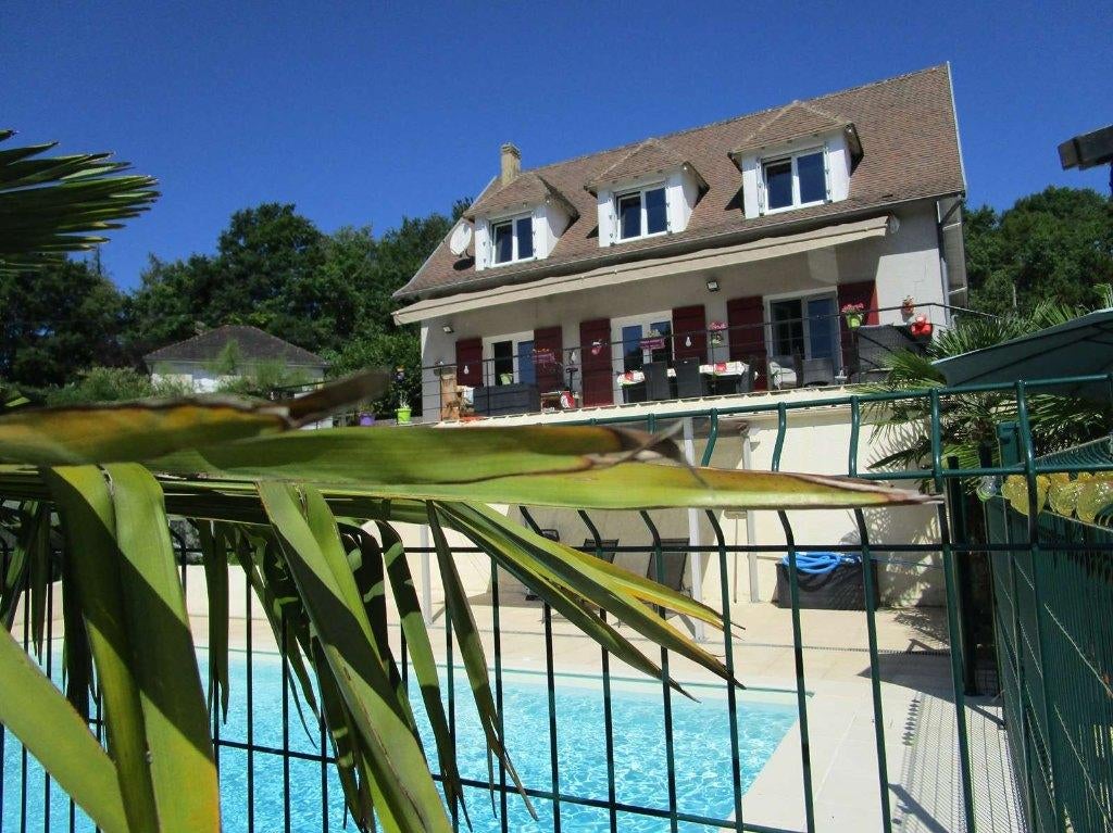 Vrijstaand vakantiehuis met zwembad en uitzicht in Dordogne, Vakantie, 2 slaapkamers, Open haard, Appartement, Landelijk