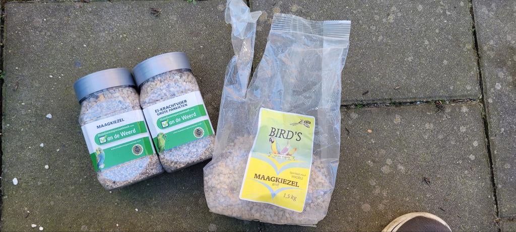 Grote en kleine maagkiezels - voor grote en kleine vogels, Dieren en Toebehoren, Ophalen of Verzenden, Kooi-accessoires