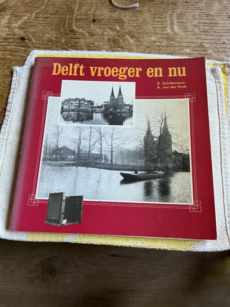 Delft Vroeger en Nu - Geschiedenisboek, Boeken, Ophalen of Verzenden, 20e eeuw of later, Gelezen