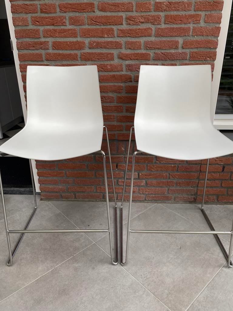 Arper Catifa barkrukken 2 stuks, Huis en Inrichting, Barkrukken, Ophalen, Kunststof, Met voetsteun, 60 tot 90 cm