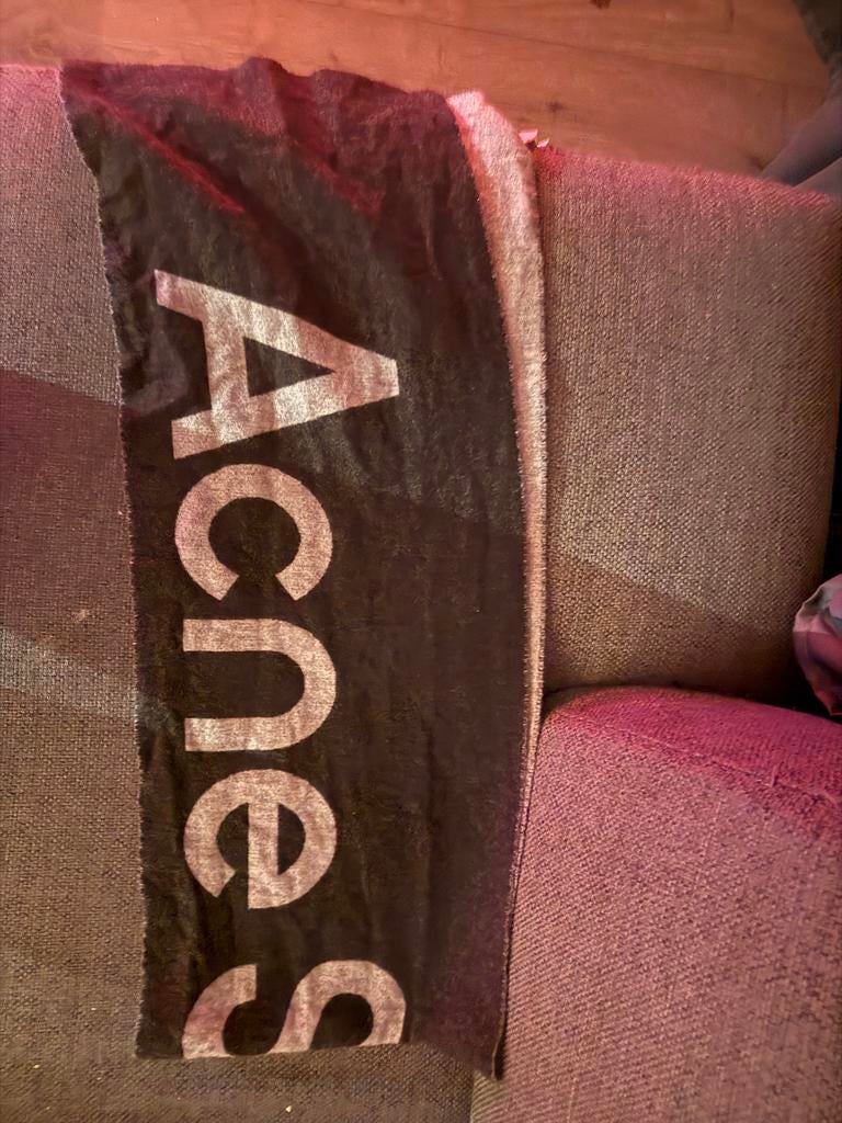 Acne Studios Sjaal, Ophalen of Verzenden, Zo goed als nieuw, One size fits all