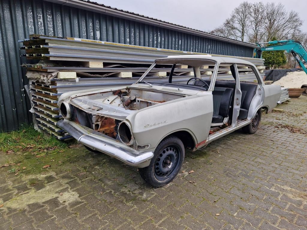 OPEL REKORD A CARROSSERIE MET NOG  ONDERDELEN , BANGER RACE, Auto-onderdelen, Gebruikt, Opel, Ophalen of Verzenden, Bumper