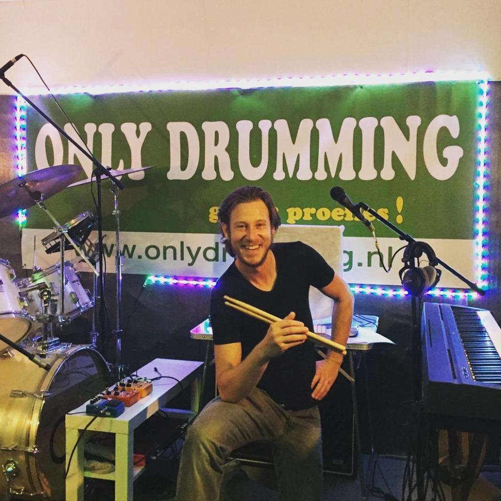 Drumles Arnhem, Komt aan huis, Slaginstrumenten