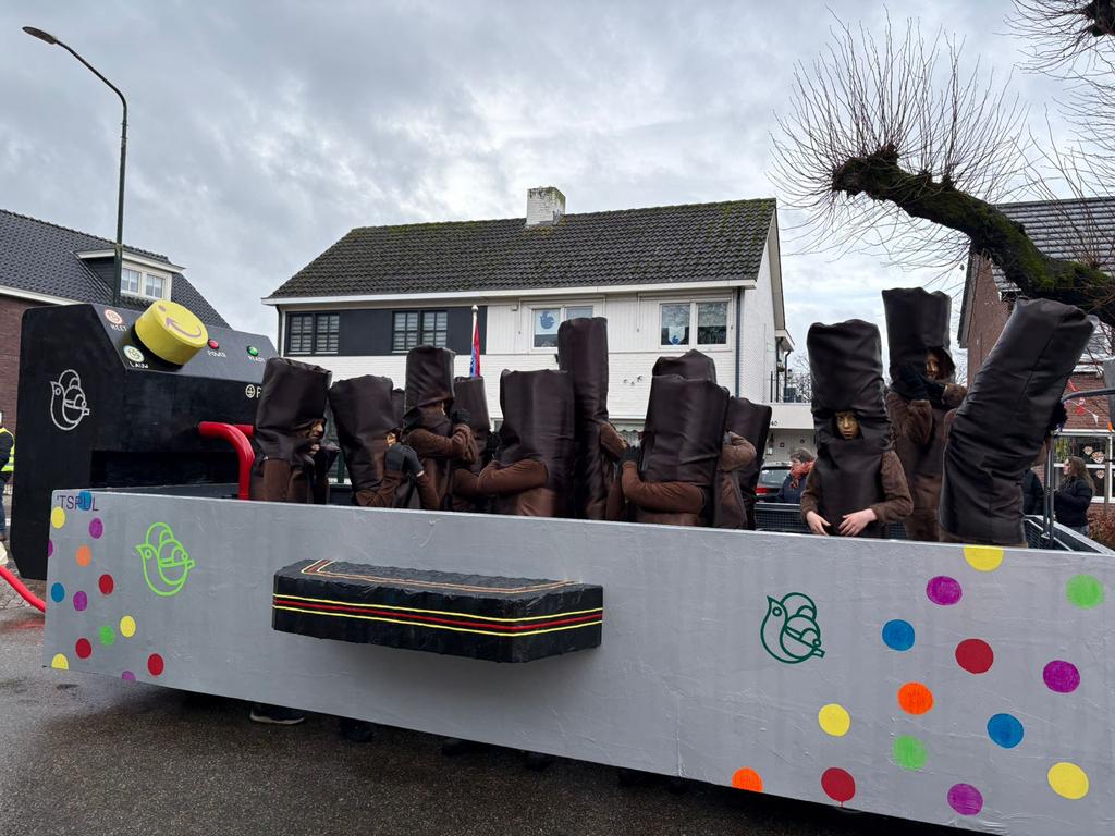 Carnavalswagen frietpan met pakken, Ophalen, Gebruikt, Overige typen, Carnaval