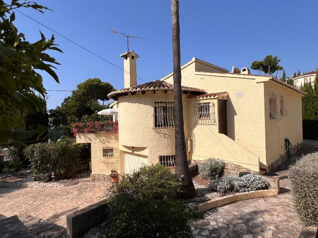 Te koop: villa in Moraira, loopafstand van centrum & strand, Huizen en Kamers, Buitenland, Dorp, Spanje, Moraira, 186 m²