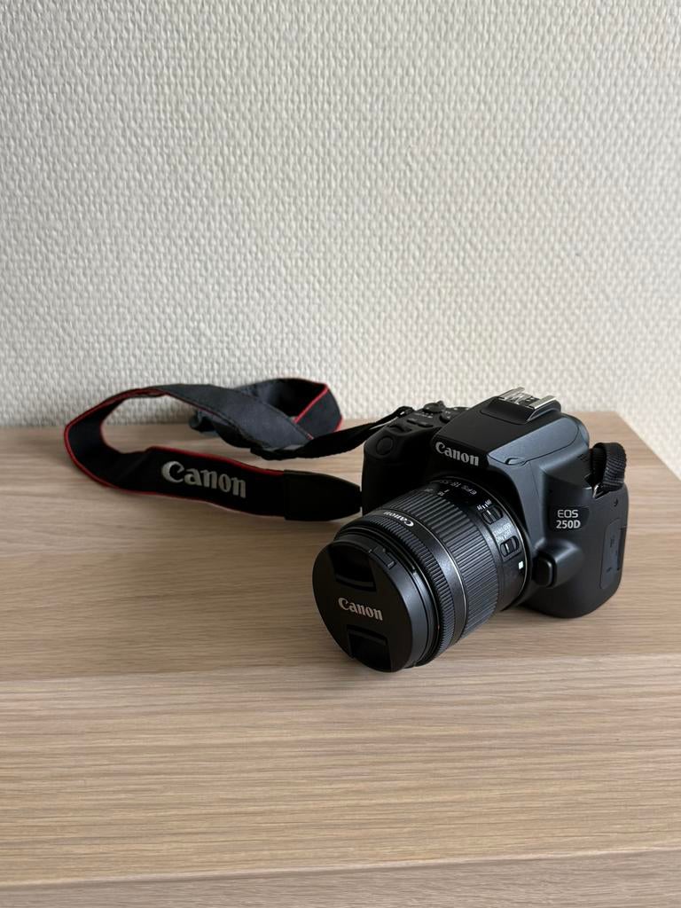 Canon 250D + 18-55mm lens + tas, Ophalen, Zo goed als nieuw, Spiegelreflex, Canon