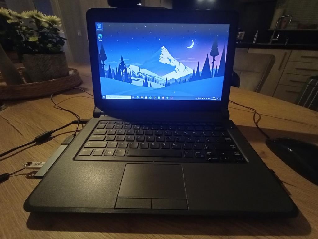 Dell Latitude 3350 - i5, 8GB RAM, 240GB SSD - Windows 10, Computers en Software, Windows Laptops, 240GB, Gebruikt, I5-5200U, 2 tot 3 Ghz