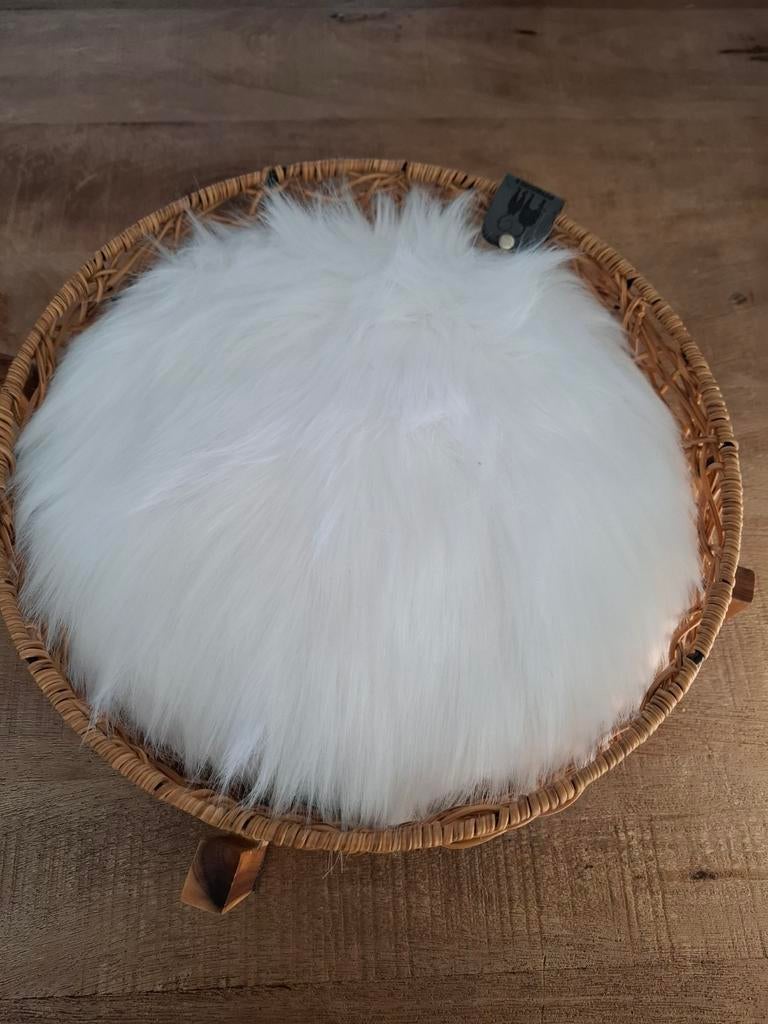 PetRebels Poezenmand stevig en rond met wit kussen, Ophalen of Verzenden, Zo goed als nieuw, Riet