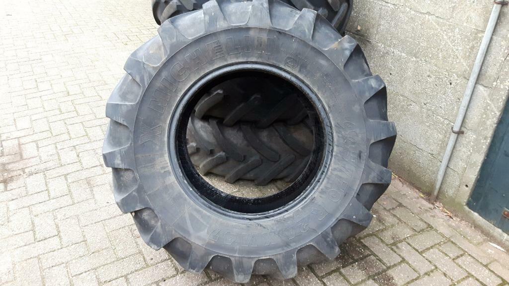Michelin Continental unimog trekker verreiker shovel banden