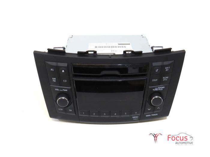 Radio CD Speler van een Suzuki Swift, Gebruikt, -, -, Ophalen of Verzenden