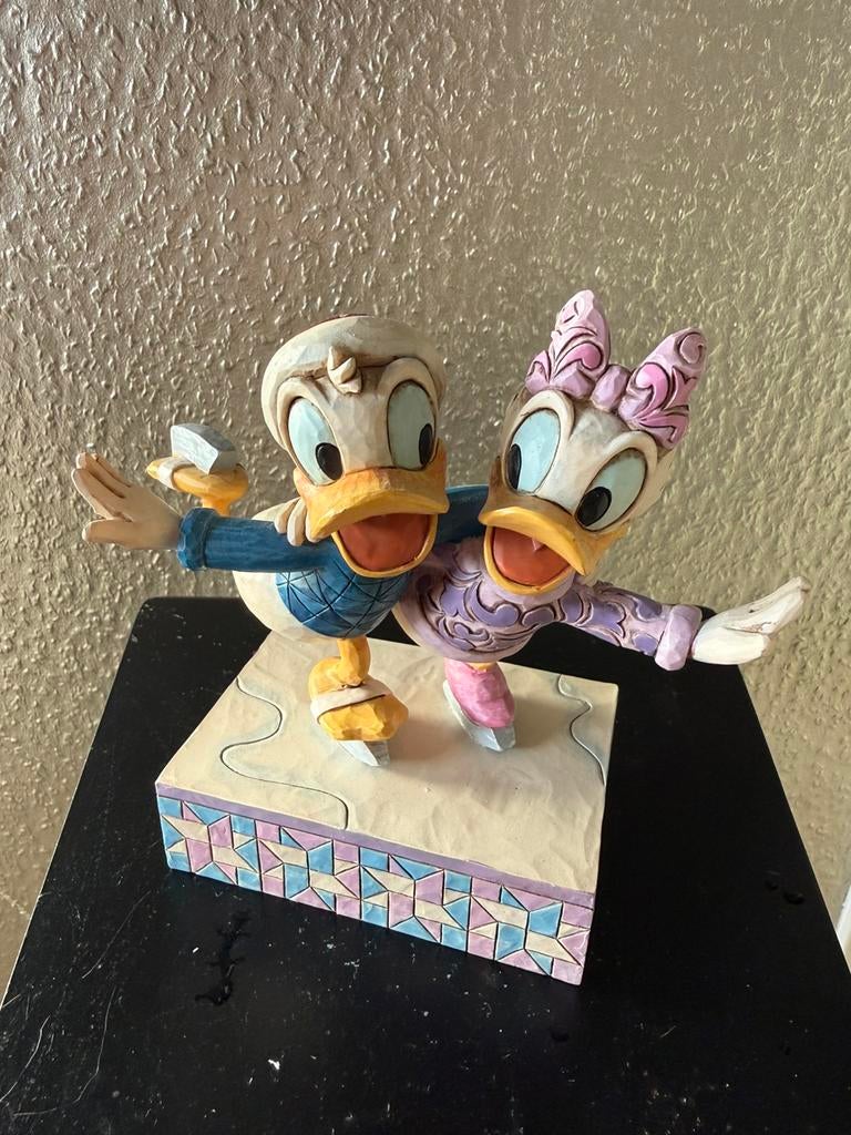 Disney traditions Donald en katrien, Ophalen of Verzenden, Donald Duck, Zo goed als nieuw, Beeldje of Figuurtje