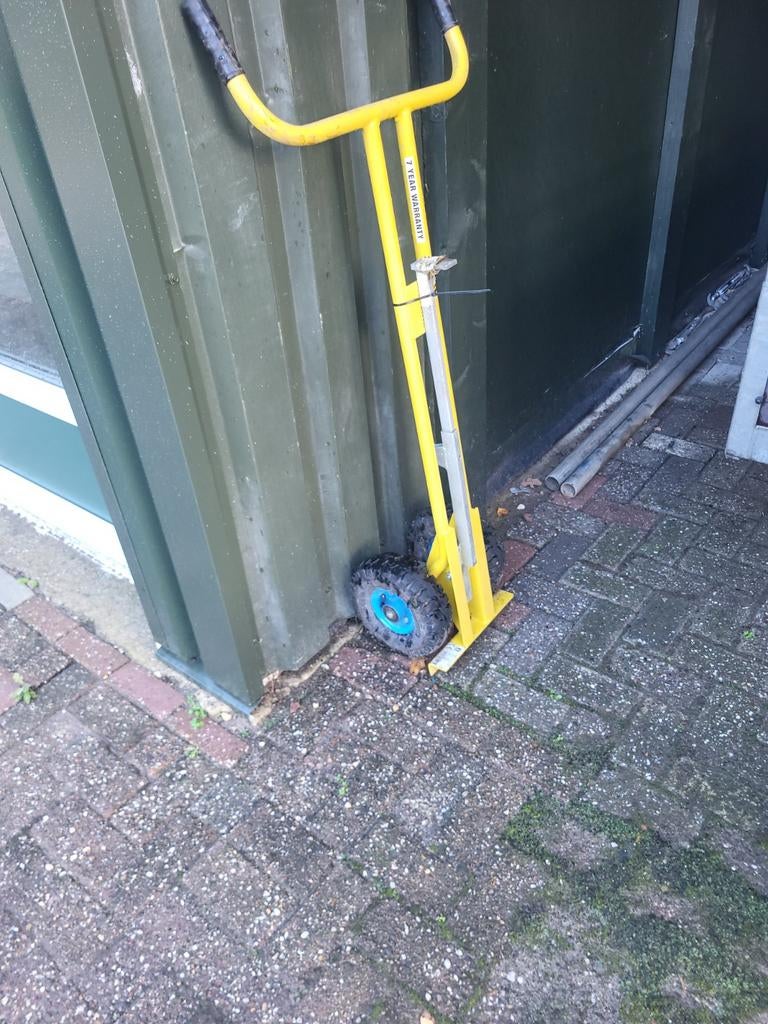 Tegeldonky  tegellegger te huur., Ophalen, Benzine